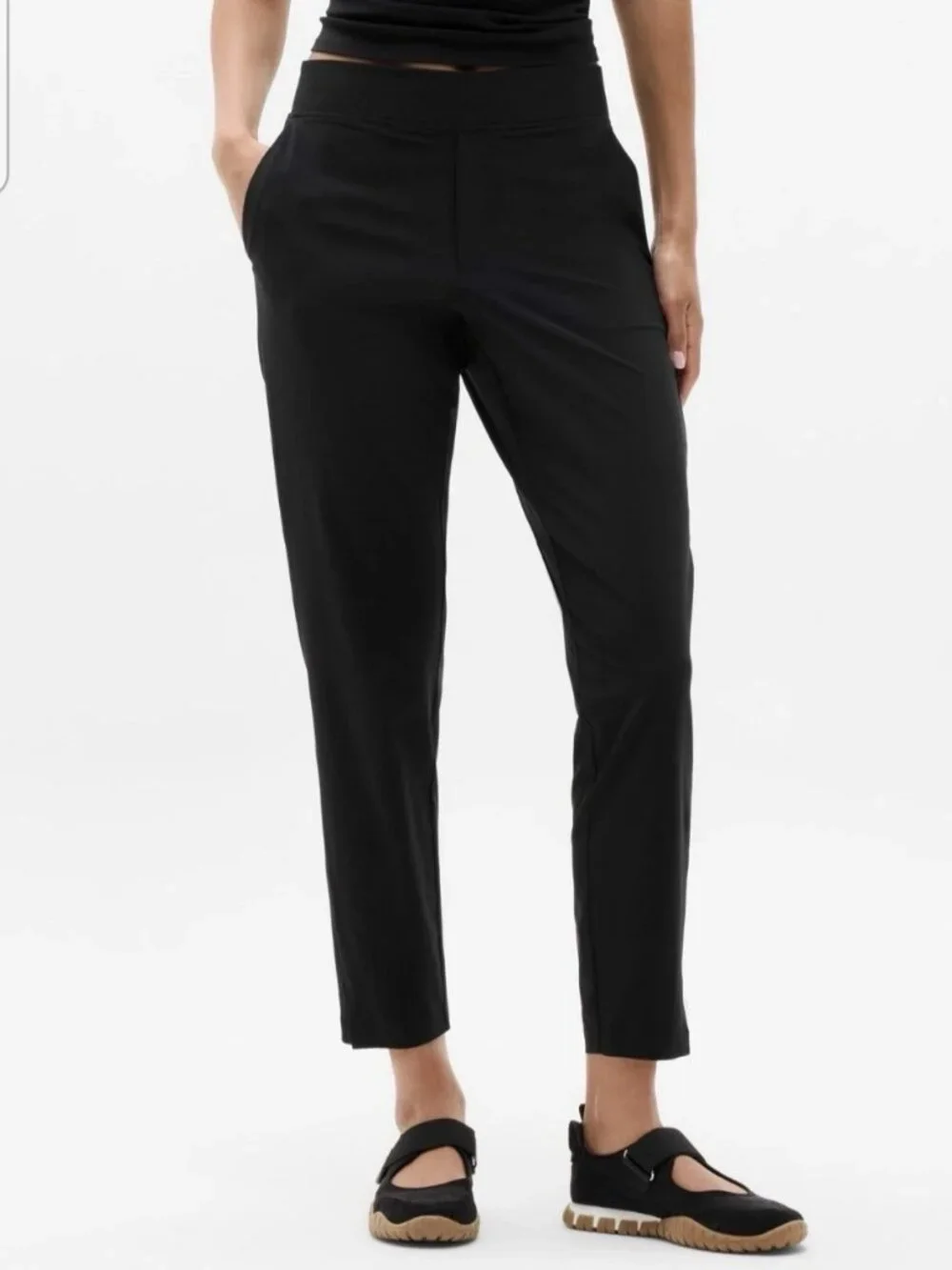 Athleta Brooklyn Mid Rise Ankle Pant Black size 10